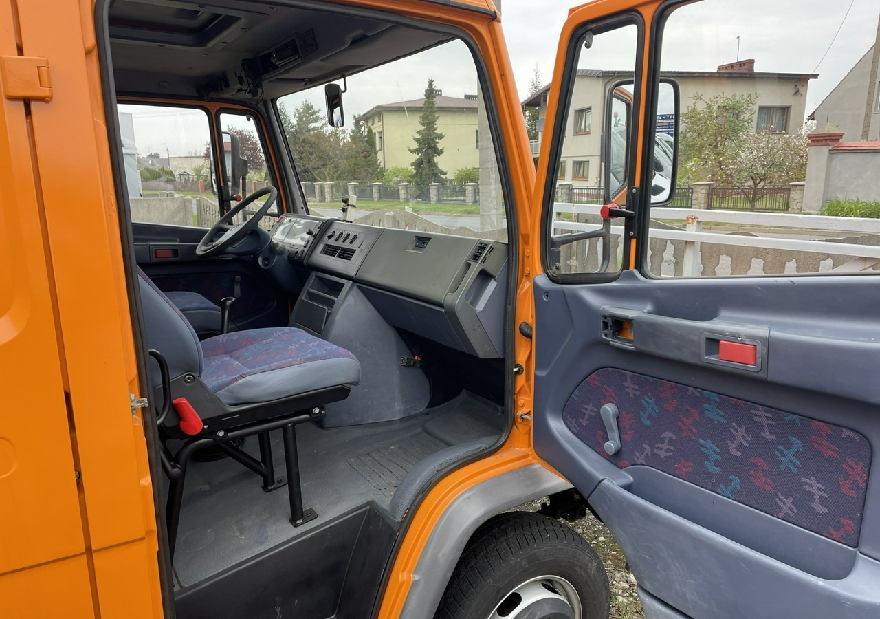 Mercedes-Benz Inny Mercedes-Benz Vario 614 Brygadówka skrzynia plandeka 6-oso doka dokka 2004 - Тентованный грузовик: фото 3 Mercedes-Benz Inny Mercedes-Benz Vario 614 Brygadówka skrzynia plandeka 6-oso doka dokka 2004 - Тентованный грузовик: фото 3