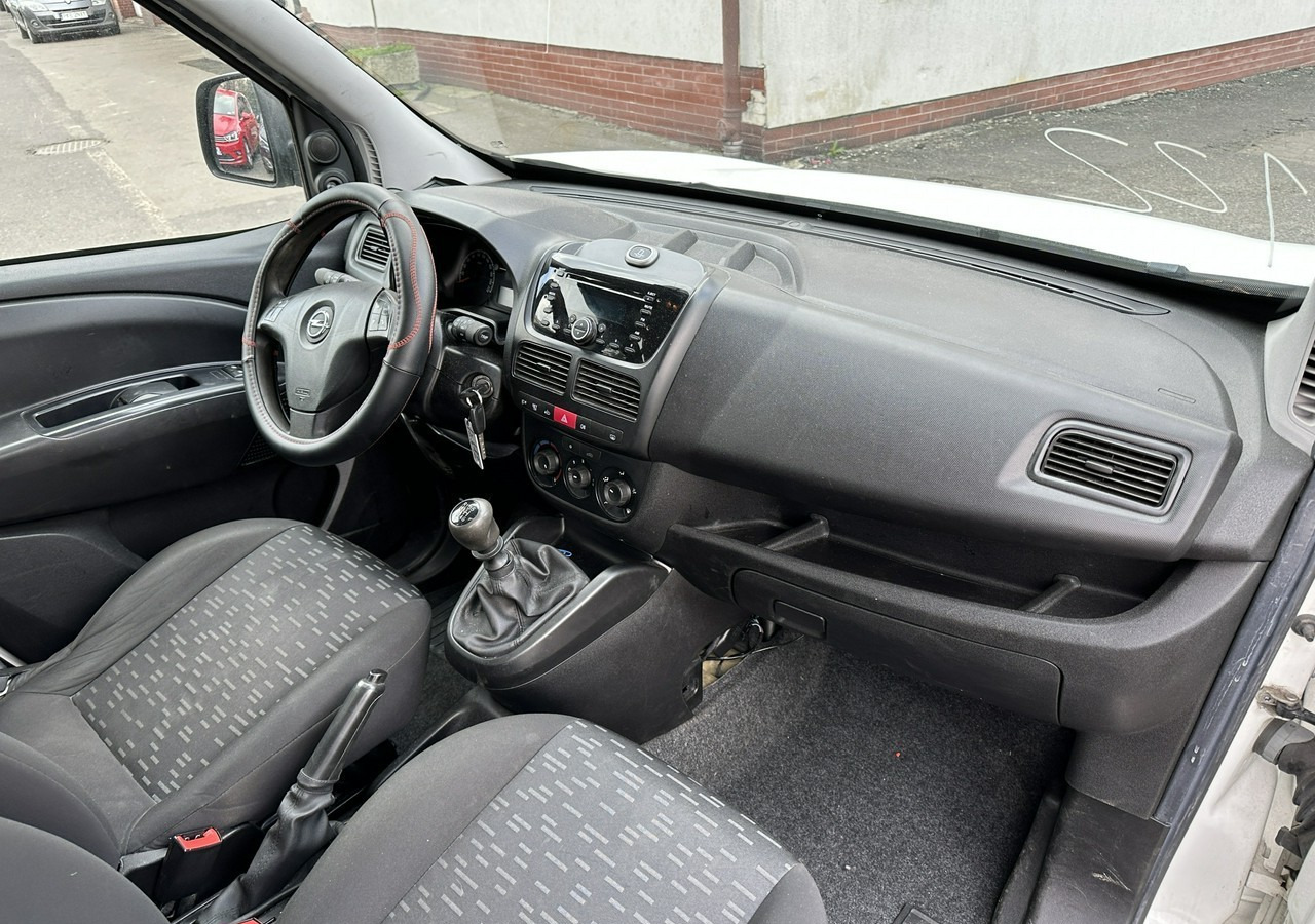Легковой автомобиль Opel Combo III 2.0CDTI Maxi Panorama Klima Kamera Webasto 2016: фото 9