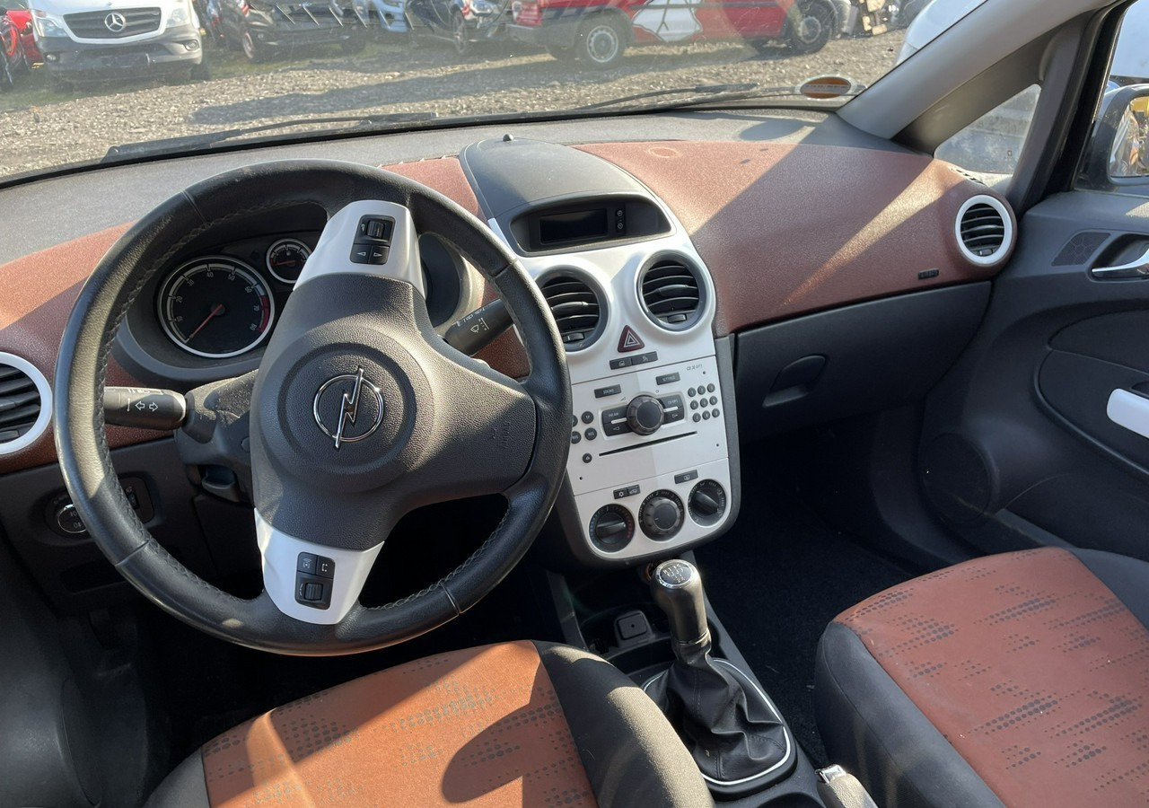 Opel Corsa D Corsa 1.4-87 KM Klima 2011 - Хэтчбек: фото 4 Opel Corsa D Corsa 1.4-87 KM Klima 2011 - Хэтчбек: фото 4