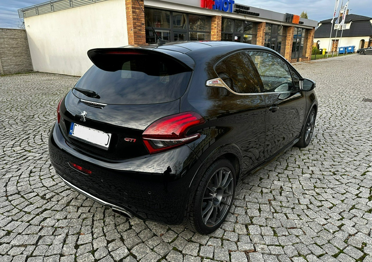 Peugeot 208 I 208GTI Sport 1.6THP 208KM Panorama Led JBL Navi Kamera OZ-Racing 201 - Хэтчбек: фото 3 Peugeot 208 I 208GTI Sport 1.6THP 208KM Panorama Led JBL Navi Kamera OZ-Racing 201 - Хэтчбек: фото 3