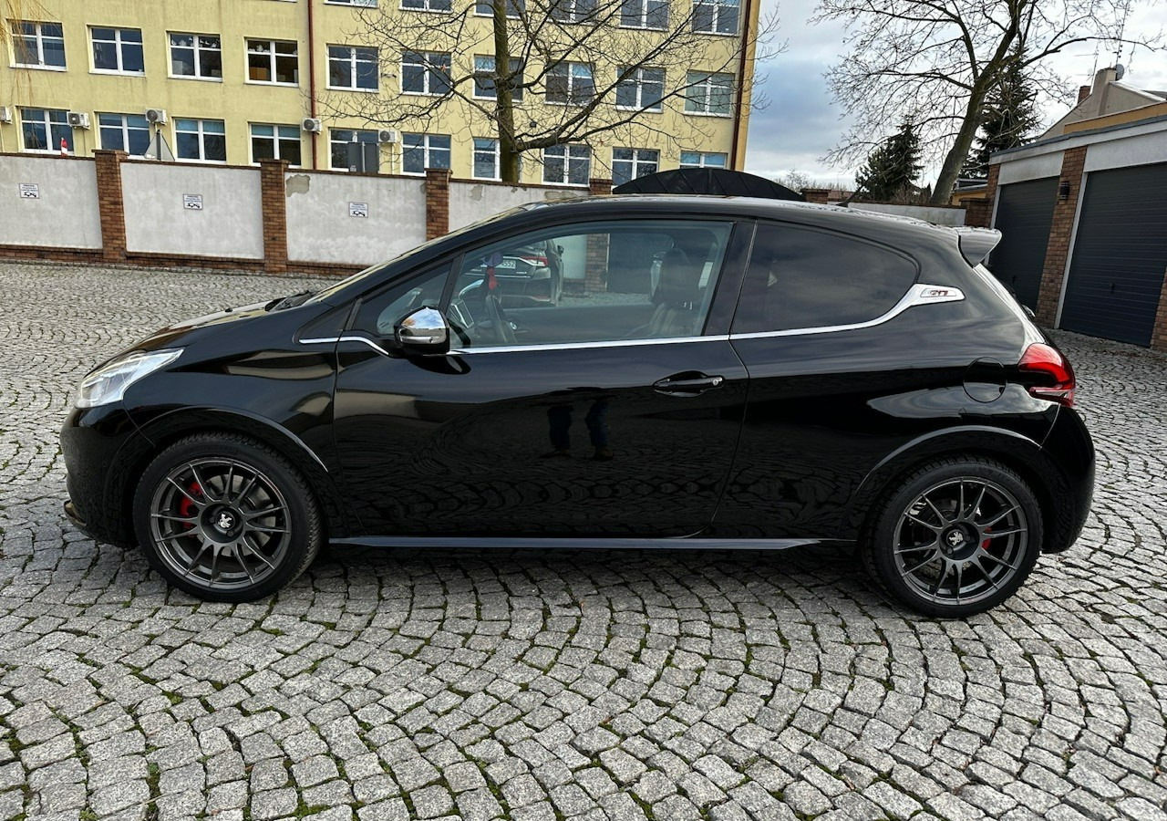 Peugeot 208 I 208GTI Sport 1.6THP 208KM Panorama Led JBL Navi Kamera OZ-Racing 201 - Хэтчбек: фото 5 Peugeot 208 I 208GTI Sport 1.6THP 208KM Panorama Led JBL Navi Kamera OZ-Racing 201 - Хэтчбек: фото 5