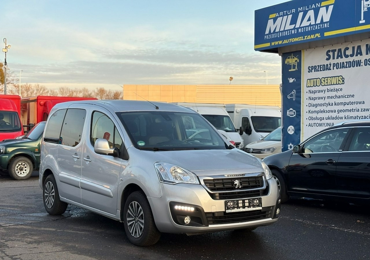 Peugeot Partner II Partner Tepee 1.6 HDI 120KM Family Klimatronik 2xDrzwi 2016 - Универсал: фото 1 Peugeot Partner II Partner Tepee 1.6 HDI 120KM Family Klimatronik 2xDrzwi 2016 - Универсал: фото 1