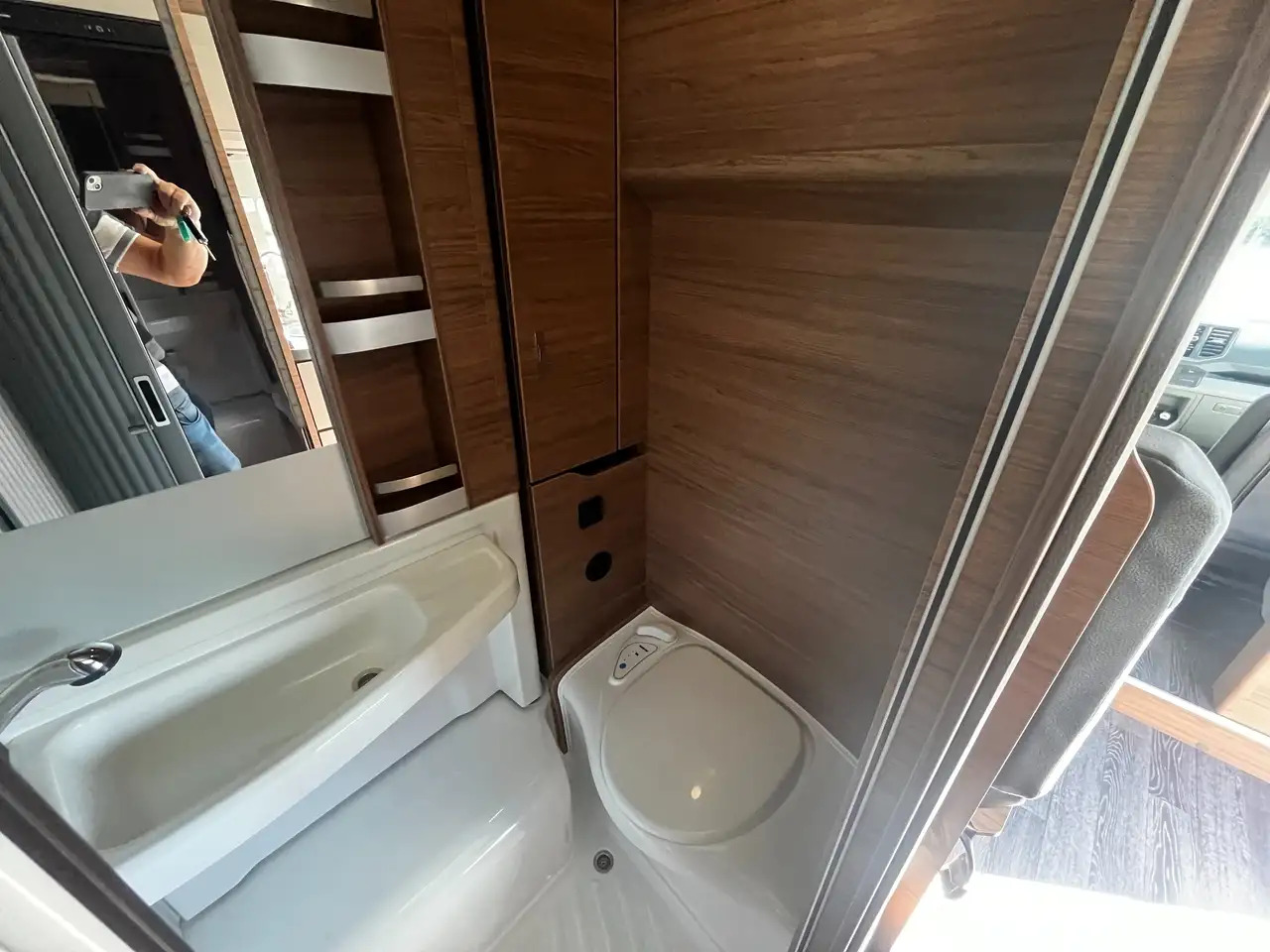 Новый Полуинтегрированный автодом Knaus VAN WAVE 640 MEG VANSATION: фото 20 Новый Полуинтегрированный автодом Knaus VAN WAVE 640 MEG VANSATION: фото 20