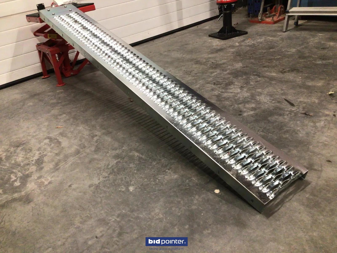 HH Metalen oprijplank - Погрузочная рампа: фото 1 HH Metalen oprijplank - Погрузочная рампа: фото 1