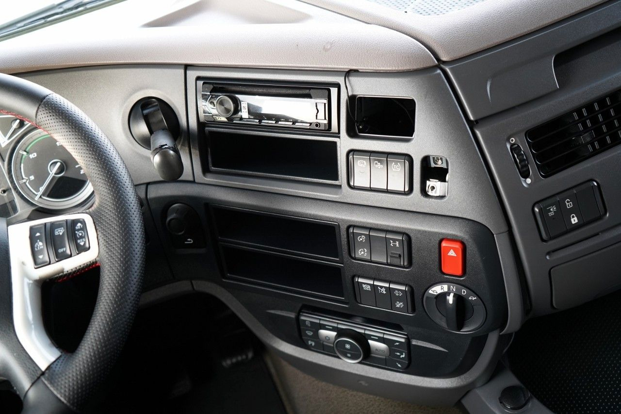 Тягач DAF XF 480 / SPACE CAB / RETARDER / OPONY 100%: фото 30