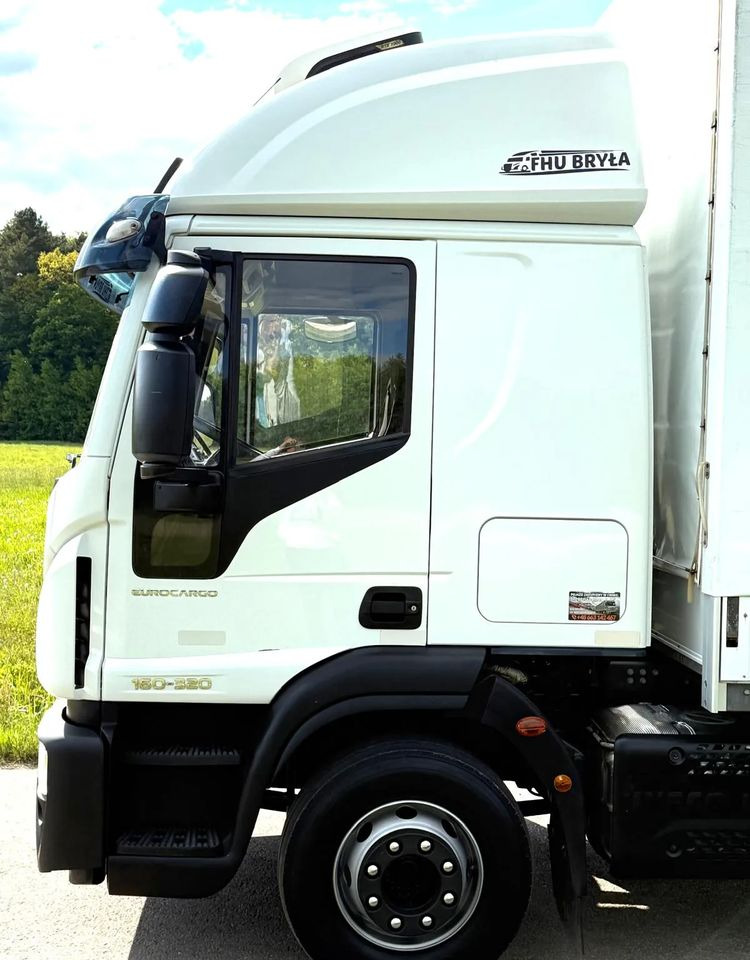 Iveco EUROCARGO 160E320/FIRANKA/WINDA/AUTOMAT/NISKI PRZEBIEG/E6/SPROWADZONY/PIERWSZY WŁAŚCICIEL - Тентованный грузовик: фото 4 Iveco EUROCARGO 160E320/FIRANKA/WINDA/AUTOMAT/NISKI PRZEBIEG/E6/SPROWADZONY/PIERWSZY WŁAŚCICIEL - Тентованный грузовик: фото 4