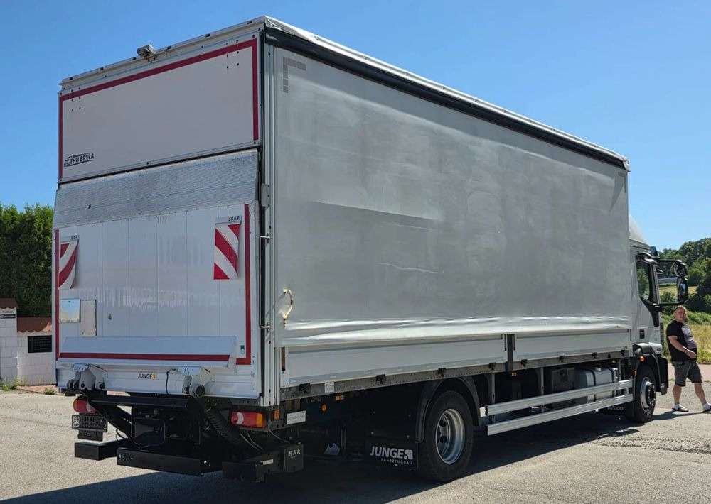 Iveco EUROCARGO 160E320/FIRANKA/WINDA/AUTOMAT/NISKI PRZEBIEG/E6/SPROWADZONY/PIERWSZY WŁAŚCICIEL - Тентованный грузовик: фото 5 Iveco EUROCARGO 160E320/FIRANKA/WINDA/AUTOMAT/NISKI PRZEBIEG/E6/SPROWADZONY/PIERWSZY WŁAŚCICIEL - Тентованный грузовик: фото 5