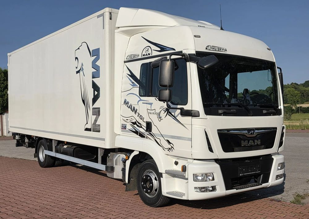MAN TGL 12.250 / KONTENER / IZOTERMA / WINDA / 2019R / EURO 6 / PEŁEN SERWIS / 6 TON ŁADOWNOŚĆ / SPROWADZONY / ZADBANY / JAK NOWY / KSIĄŻKA SERWISOWA / E6 / 17 PALET - Грузовик с закрытым кузовом: фото 1 MAN TGL 12.250 / KONTENER / IZOTERMA / WINDA / 2019R / EURO 6 / PEŁEN SERWIS / 6 TON ŁADOWNOŚĆ / SPROWADZONY / ZADBANY / JAK NOWY / KSIĄŻKA SERWISOWA / E6 / 17 PALET - Грузовик с закрытым кузовом: фото 1