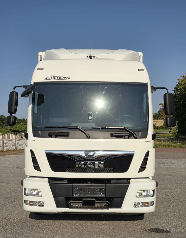 MAN TGL 12.250 / KONTENER / IZOTERMA / WINDA / 2019R / EURO 6 / PEŁEN SERWIS / 6 TON ŁADOWNOŚĆ / SPROWADZONY / ZADBANY / JAK NOWY / KSIĄŻKA SERWISOWA / E6 / 17 PALET - Грузовик с закрытым кузовом: фото 3 MAN TGL 12.250 / KONTENER / IZOTERMA / WINDA / 2019R / EURO 6 / PEŁEN SERWIS / 6 TON ŁADOWNOŚĆ / SPROWADZONY / ZADBANY / JAK NOWY / KSIĄŻKA SERWISOWA / E6 / 17 PALET - Грузовик с закрытым кузовом: фото 3