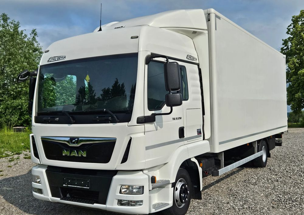 MAN TGL 12.250 / KONTENER / IZOTERMA / WINDA / 2019R / EURO 6 / PEŁEN SERWIS / 6 TON ŁADOWNOŚĆ / SPROWADZONY / ZADBANY / JAK NOWY / KSIĄŻKA SERWISOWA / E6 / 17 PALET - Грузовик с закрытым кузовом: фото 2 MAN TGL 12.250 / KONTENER / IZOTERMA / WINDA / 2019R / EURO 6 / PEŁEN SERWIS / 6 TON ŁADOWNOŚĆ / SPROWADZONY / ZADBANY / JAK NOWY / KSIĄŻKA SERWISOWA / E6 / 17 PALET - Грузовик с закрытым кузовом: фото 2