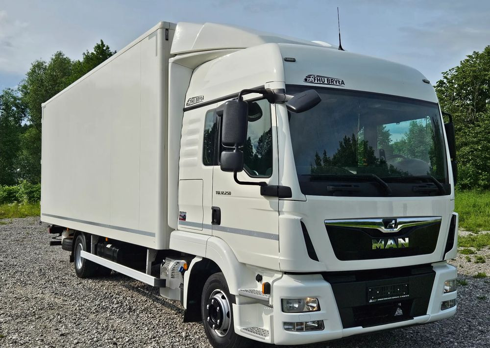 MAN TGL 12.250 / KONTENER / IZOTERMA / WINDA / 2019R / EURO 6 / PEŁEN SERWIS / 6 TON ŁADOWNOŚĆ / SPROWADZONY / ZADBANY / JAK NOWY / KSIĄŻKA SERWISOWA / E6 / 17 PALET - Грузовик с закрытым кузовом: фото 1 MAN TGL 12.250 / KONTENER / IZOTERMA / WINDA / 2019R / EURO 6 / PEŁEN SERWIS / 6 TON ŁADOWNOŚĆ / SPROWADZONY / ZADBANY / JAK NOWY / KSIĄŻKA SERWISOWA / E6 / 17 PALET - Грузовик с закрытым кузовом: фото 1