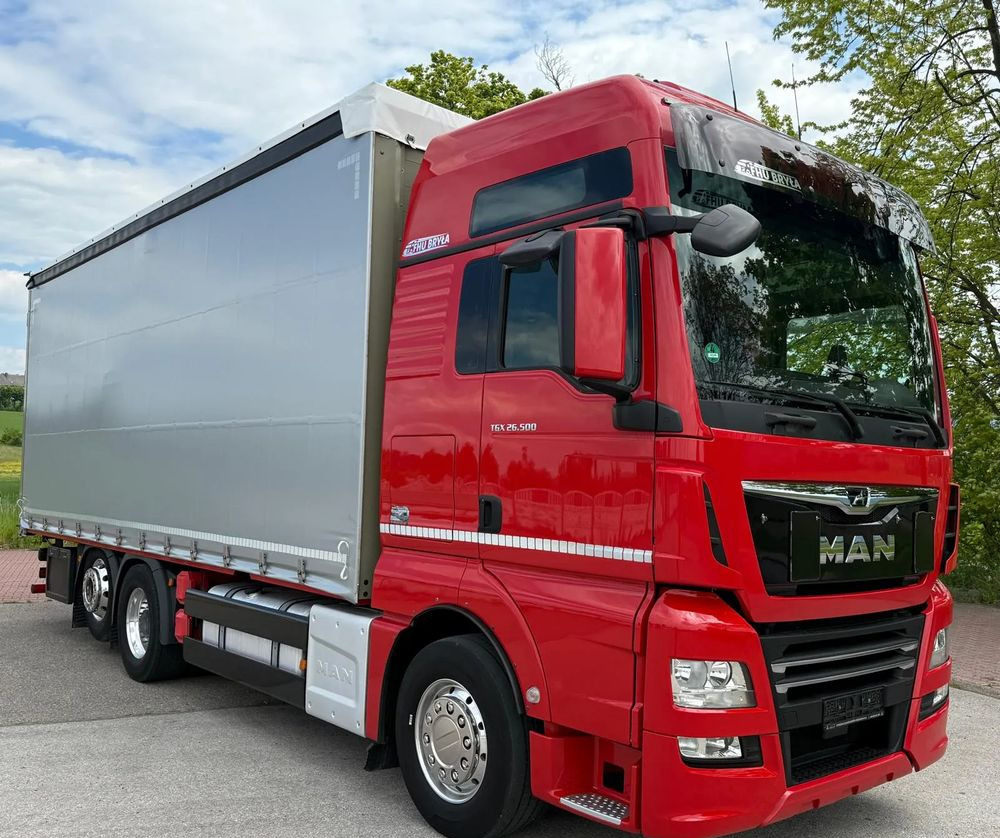 MAN TGX 26.500/LIFT/6X2/KLIMA POSTOJOWA/18PALET/E6/FIRANKA/WINDA/NISKI PRZEBIEG/JEDEN WŁAŚCICIEL/PODWIESZANA OŚ - Тентованный грузовик: фото 1 MAN TGX 26.500/LIFT/6X2/KLIMA POSTOJOWA/18PALET/E6/FIRANKA/WINDA/NISKI PRZEBIEG/JEDEN WŁAŚCICIEL/PODWIESZANA OŚ - Тентованный грузовик: фото 1