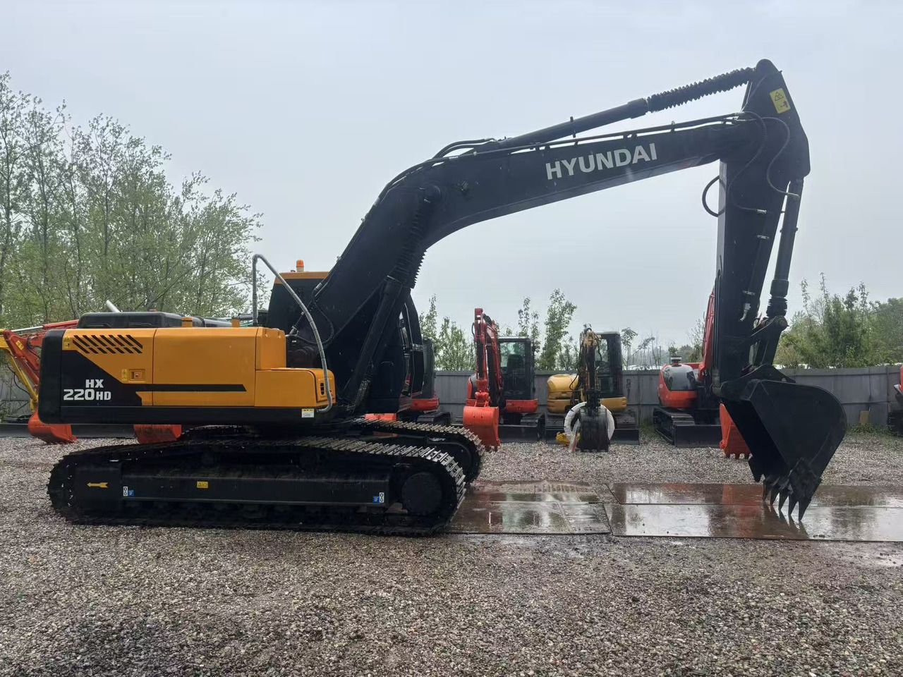 现代 HX220L - Гусеничный экскаватор: фото 1 现代 HX220L - Гусеничный экскаватор: фото 1