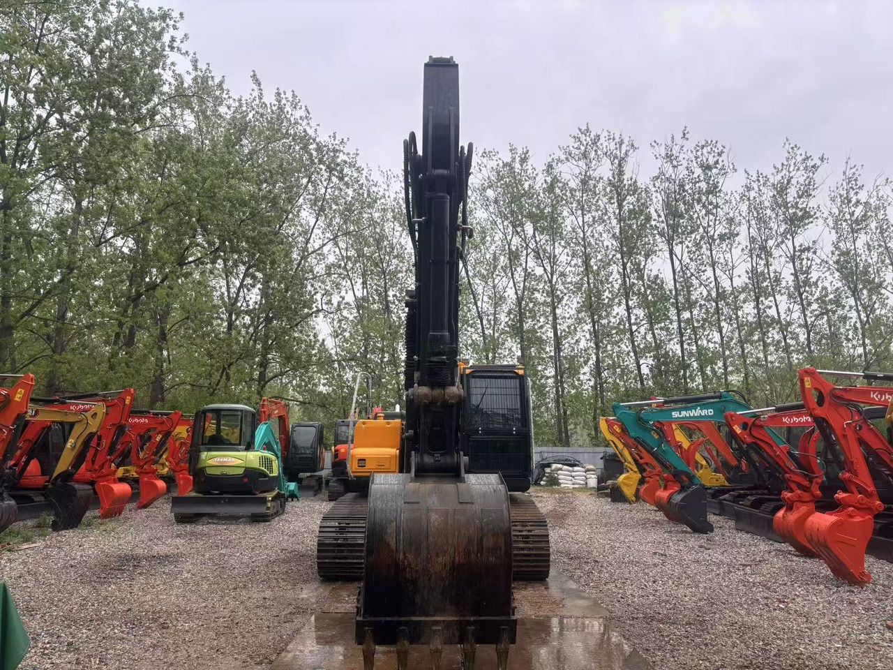 现代 HX220L - Гусеничный экскаватор: фото 2 现代 HX220L - Гусеничный экскаватор: фото 2
