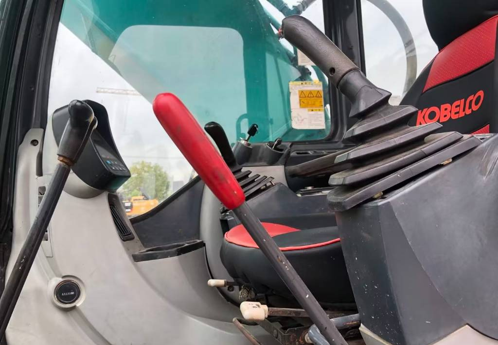 Kobelco SK 210-8 - Гусеничный экскаватор: фото 5 Kobelco SK 210-8 - Гусеничный экскаватор: фото 5