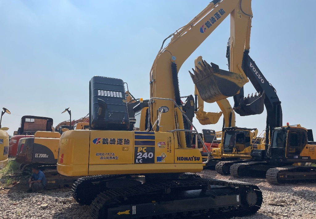 Komatsu PC 240 PC220 PC240-8 - Гусеничный экскаватор: фото 1 Komatsu PC 240 PC220 PC240-8 - Гусеничный экскаватор: фото 1