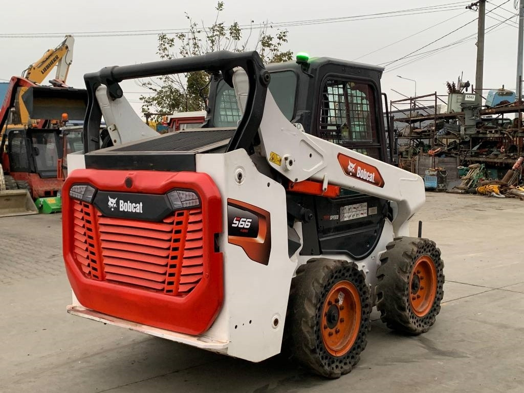 Bobcat S 66 - Мини-погрузчик с бортовым поворотом: фото 4 Bobcat S 66 - Мини-погрузчик с бортовым поворотом: фото 4