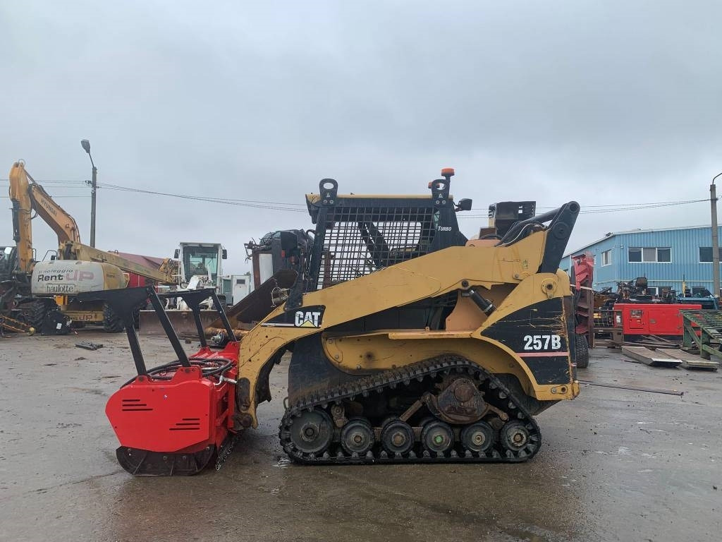CAT 257 B - Мини-погрузчик с бортовым поворотом: фото 3 CAT 257 B - Мини-погрузчик с бортовым поворотом: фото 3