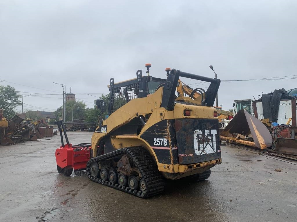 CAT 257 B - Мини-погрузчик с бортовым поворотом: фото 4 CAT 257 B - Мини-погрузчик с бортовым поворотом: фото 4