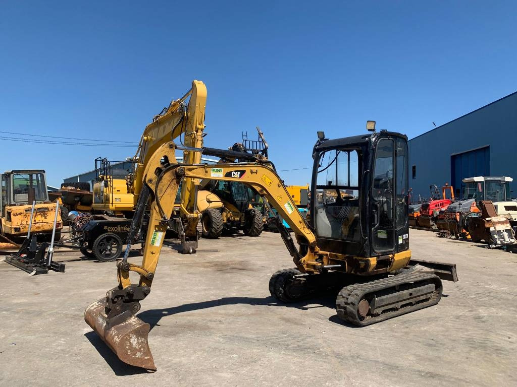 CAT 302.7 CR  - Мини-экскаватор: фото 1 CAT 302.7 CR  - Мини-экскаватор: фото 1