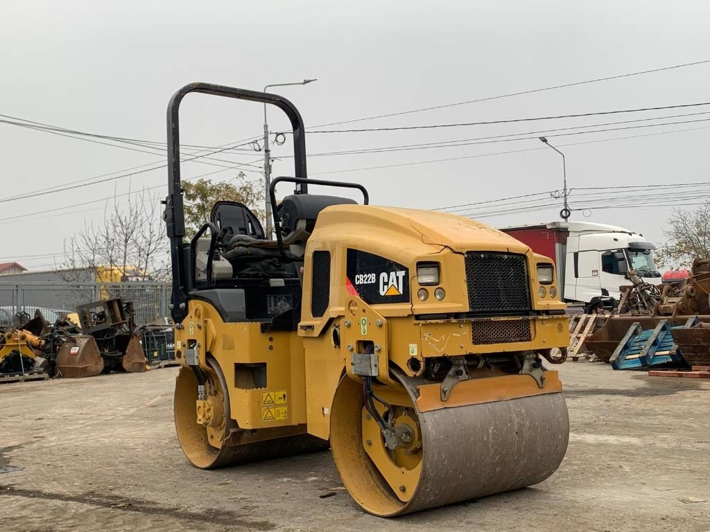 CAT CB 22B - Дорожный каток: фото 4 CAT CB 22B - Дорожный каток: фото 4