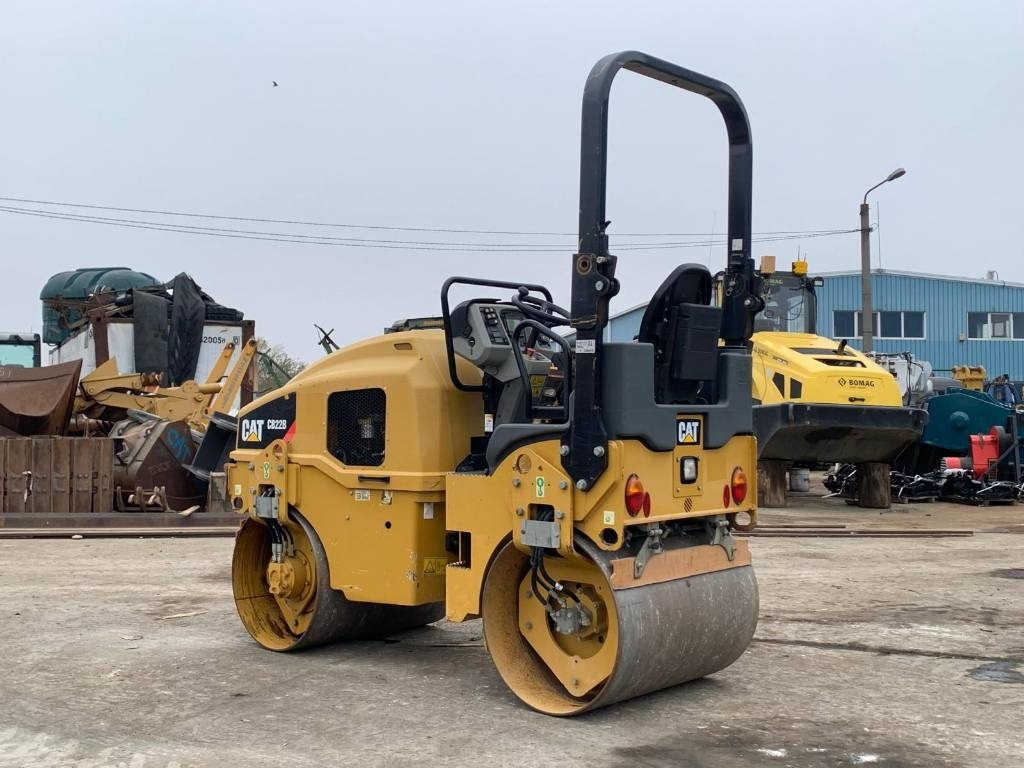 CAT CB 22B - Дорожный каток: фото 3 CAT CB 22B - Дорожный каток: фото 3
