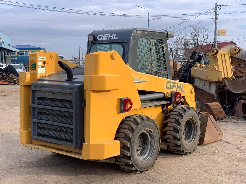 Gehl R 260 Gehl R 260 - Мини-погрузчик с бортовым поворотом: фото 4 Gehl R 260 Gehl R 260 - Мини-погрузчик с бортовым поворотом: фото 4