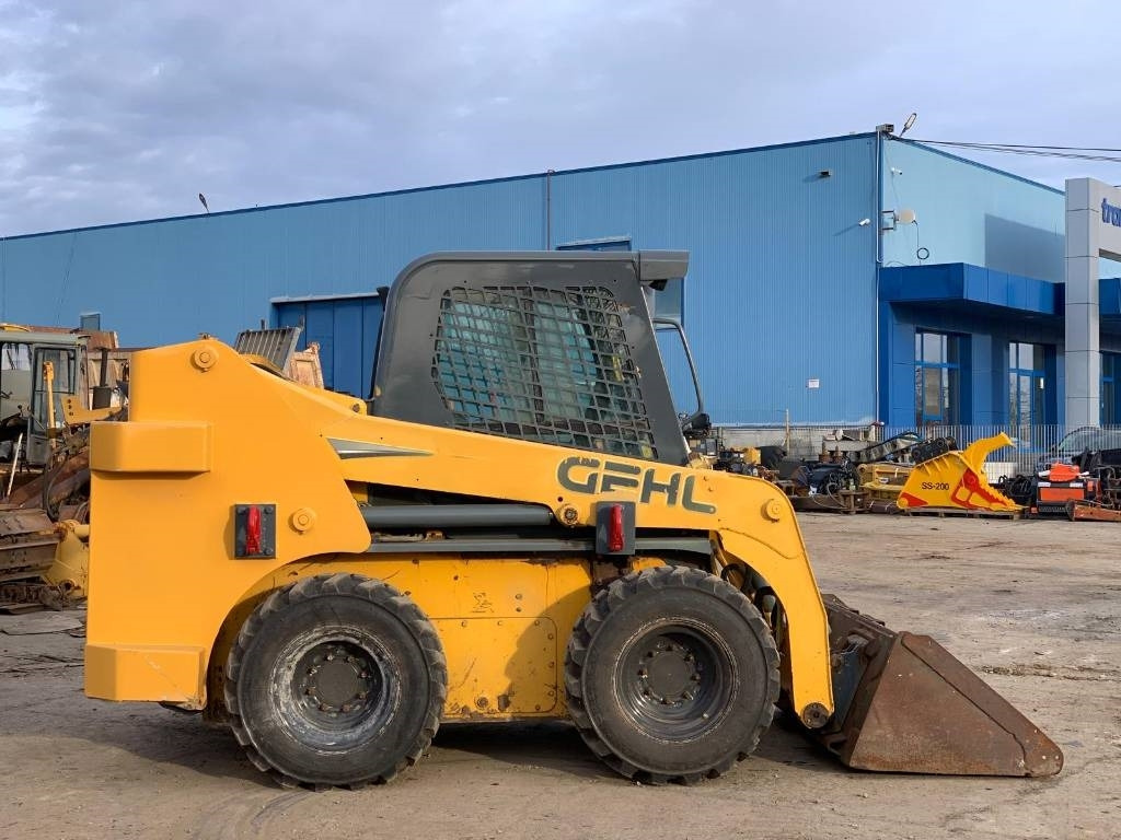 Gehl R 260 - Мини-погрузчик с бортовым поворотом: фото 5 Gehl R 260 - Мини-погрузчик с бортовым поворотом: фото 5