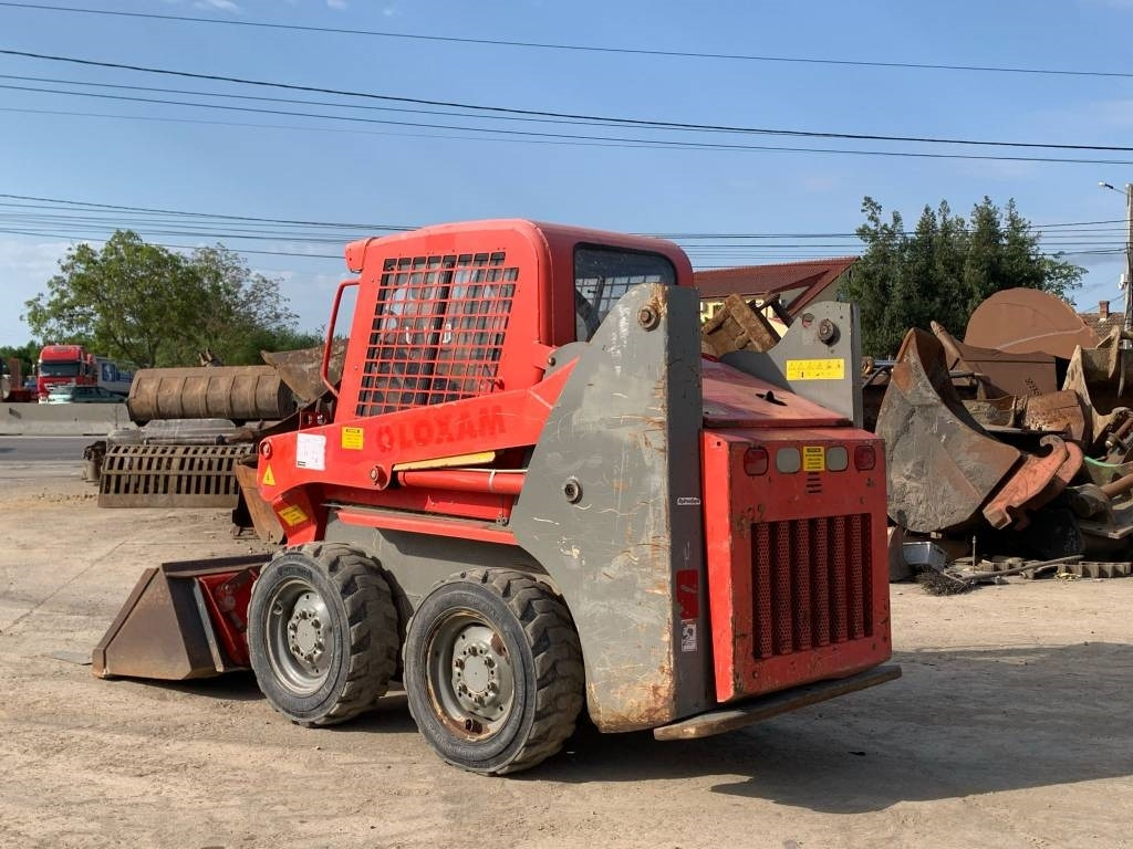 Gehl SL3840SX - Мини-погрузчик с бортовым поворотом: фото 3 Gehl SL3840SX - Мини-погрузчик с бортовым поворотом: фото 3