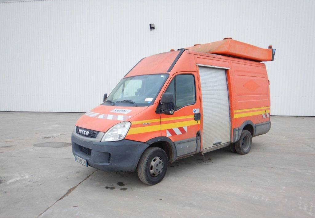 Цельнометаллический фургон Iveco Daily 50C15: фото 1