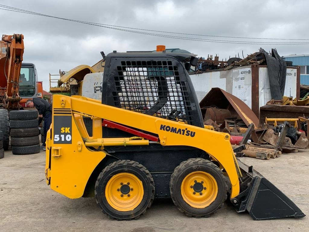 Komatsu SK 510 - Мини-погрузчик с бортовым поворотом: фото 5 Komatsu SK 510 - Мини-погрузчик с бортовым поворотом: фото 5