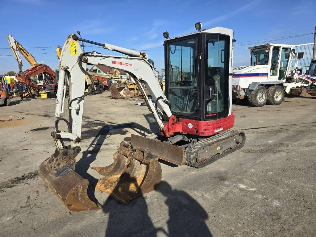 Takeuchi TB 23 R Takeuchi TB 23 R - Мини-экскаватор: фото 1 Takeuchi TB 23 R Takeuchi TB 23 R - Мини-экскаватор: фото 1