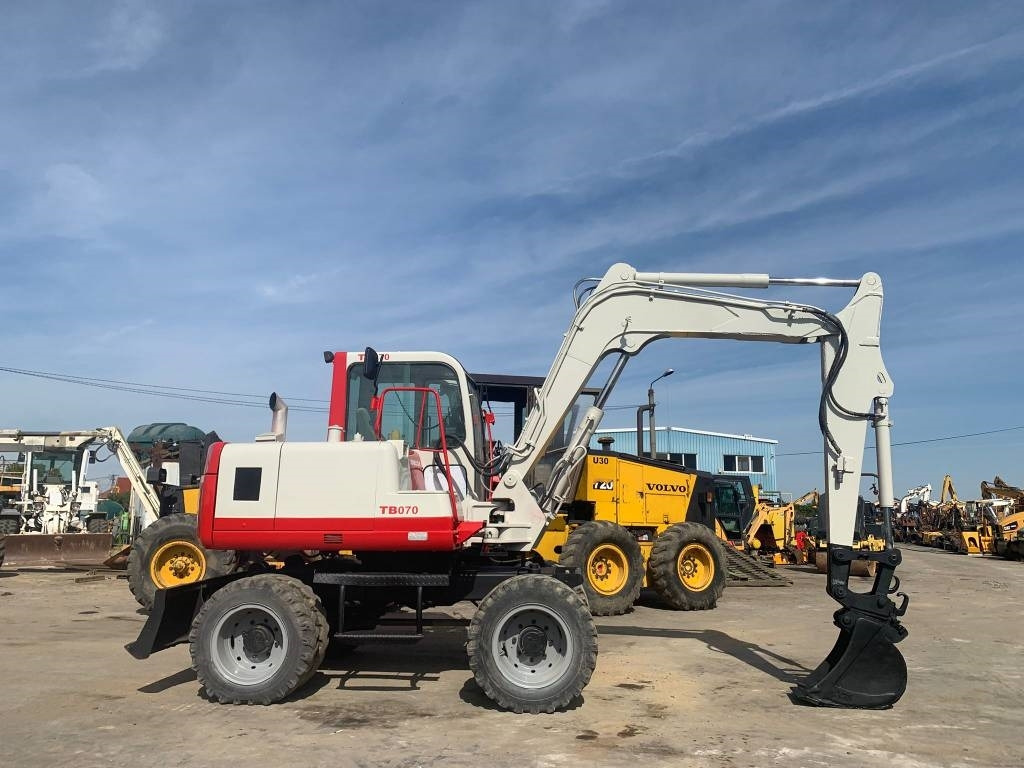 Takeuchi TB070W - Колёсный экскаватор: фото 3 Takeuchi TB070W - Колёсный экскаватор: фото 3