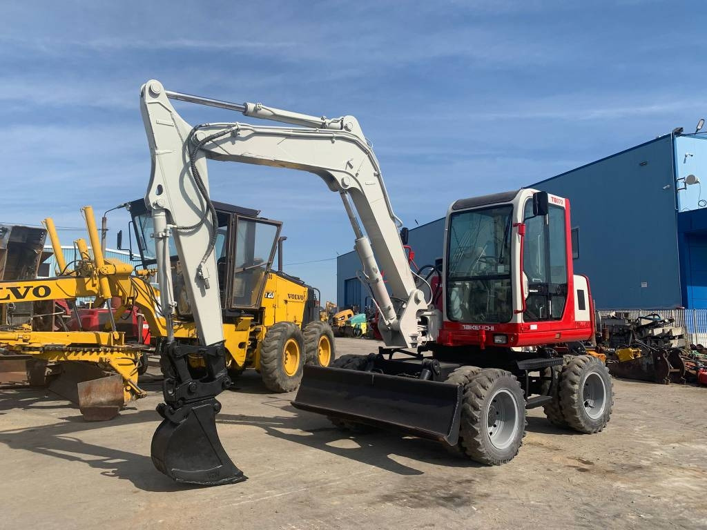 Takeuchi TB070W - Колёсный экскаватор: фото 1 Takeuchi TB070W - Колёсный экскаватор: фото 1
