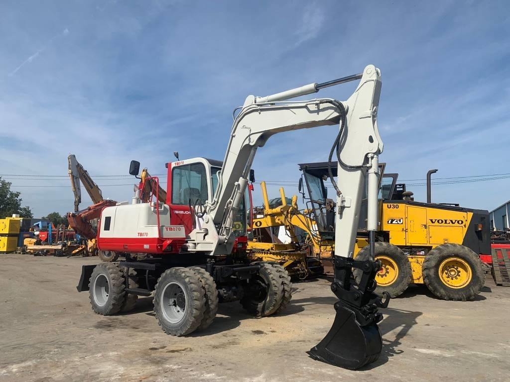 Takeuchi TB070W - Колёсный экскаватор: фото 2 Takeuchi TB070W - Колёсный экскаватор: фото 2