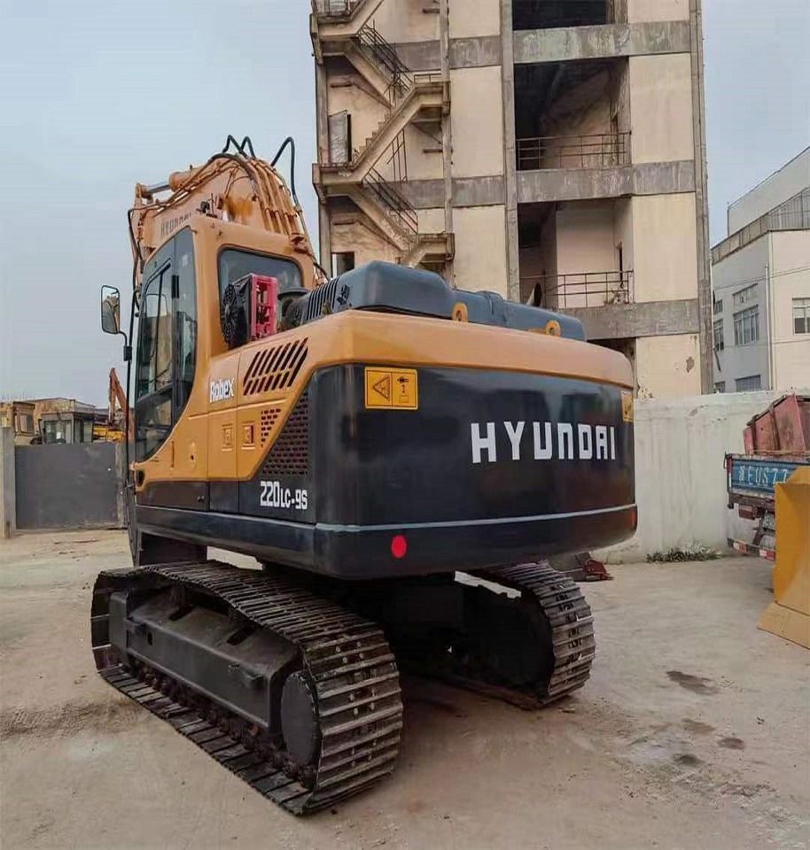 HYUNDAI R220LC-9S - Гусеничный экскаватор: фото 2 HYUNDAI R220LC-9S - Гусеничный экскаватор: фото 2