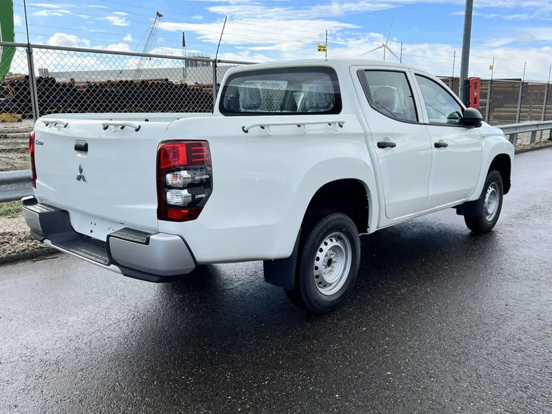 Mitsubishi L200 4x4 - 8 UNITS in WHITE 2.5 D GL Double Cab - EURO 2 - NEW!! Ready for work!!!** - Пикап, Грузопассажирский фургон: фото 5 Mitsubishi L200 4x4 - 8 UNITS in WHITE 2.5 D GL Double Cab - EURO 2 - NEW!! Ready for work!!!** - Пикап, Грузопассажирский фургон: фото 5