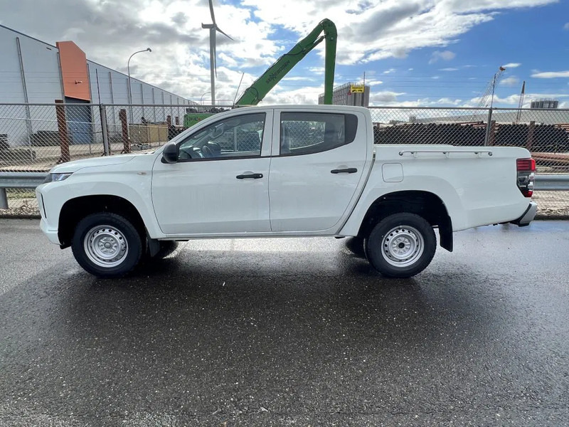Mitsubishi L200 4x4 - 8 UNITS in WHITE 2.5 D GL Double Cab - EURO 2 - NEW!! Ready for work!!!** - Пикап, Грузопассажирский фургон: фото 1 Mitsubishi L200 4x4 - 8 UNITS in WHITE 2.5 D GL Double Cab - EURO 2 - NEW!! Ready for work!!!** - Пикап, Грузопассажирский фургон: фото 1