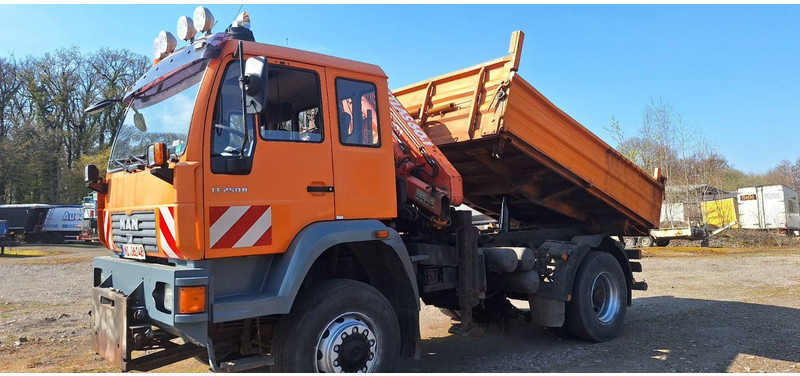 MAN TGM 18.240PS 4x4 3.S-Kipper mit Kran - Самосвал, Автоманипулятор: фото 1 MAN TGM 18.240PS 4x4 3.S-Kipper mit Kran - Самосвал, Автоманипулятор: фото 1
