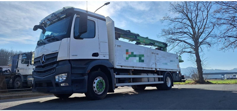 Mercedes-Benz 1835 Antos 4x2 Klima 1-Hand - Грузовик бортовой/ Платформа, Автоманипулятор: фото 1 Mercedes-Benz 1835 Antos 4x2 Klima 1-Hand - Грузовик бортовой/ Платформа, Автоманипулятор: фото 1