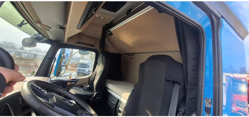 Тягач Mercedes-Benz 1845 SZM Mega Spacs Vollausst: фото 7