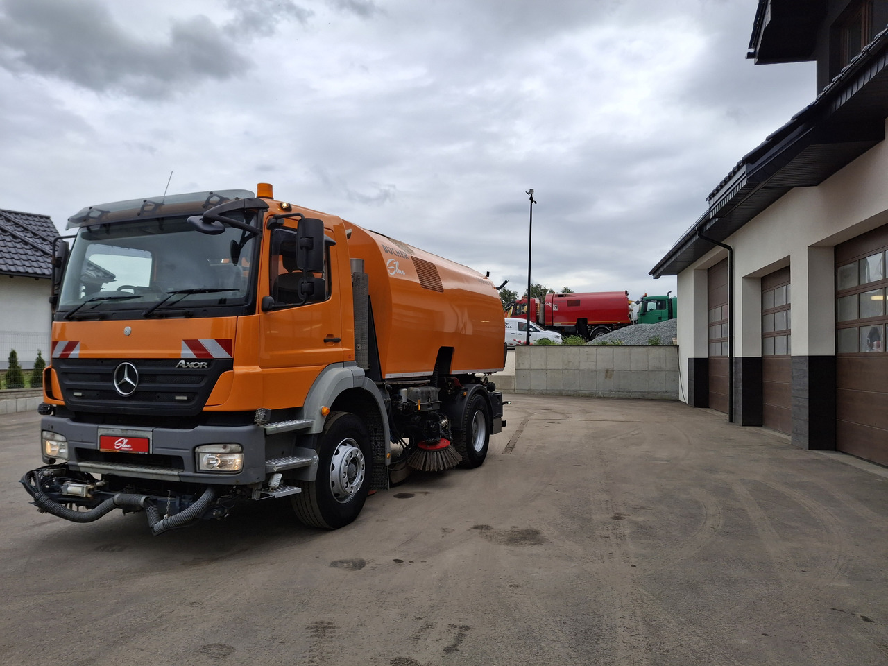 MERCEDES-BENZ Axor 1823 Zamiatarka Kehrmaschine BUCHER 2 Motoren Szczotki L/R Sweeper - Подметально-уборочная машина: фото 2 MERCEDES-BENZ Axor 1823 Zamiatarka Kehrmaschine BUCHER 2 Motoren Szczotki L/R Sweeper - Подметально-уборочная машина: фото 2