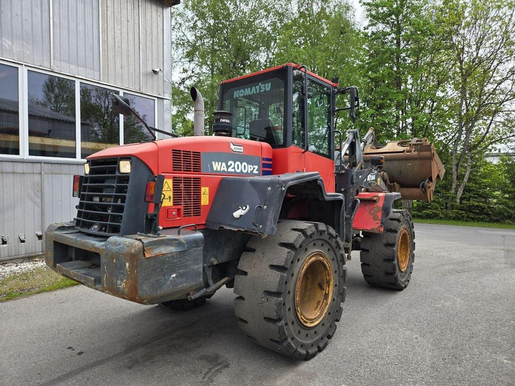 Komatsu WA200PZ-6 - Колёсный погрузчик: фото 3 Komatsu WA200PZ-6 - Колёсный погрузчик: фото 3