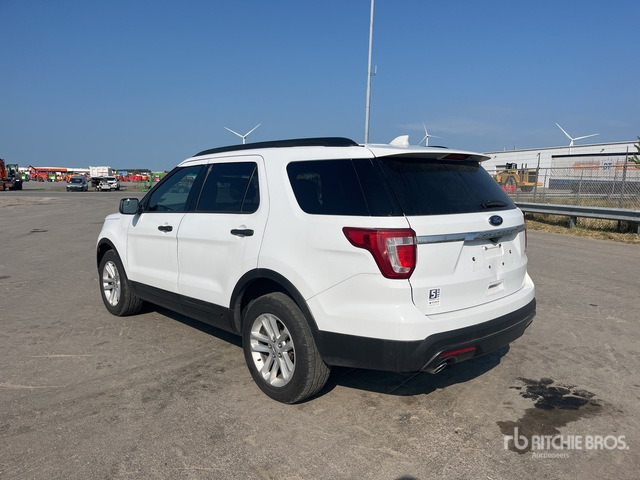 2015 Ford Explorer 4WD SUV - Внедорожник: фото 1 2015 Ford Explorer 4WD SUV - Внедорожник: фото 1