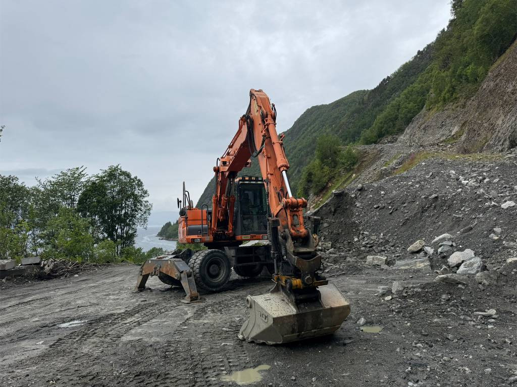 Doosan 140 W - Колёсный экскаватор: фото 3 Doosan 140 W - Колёсный экскаватор: фото 3