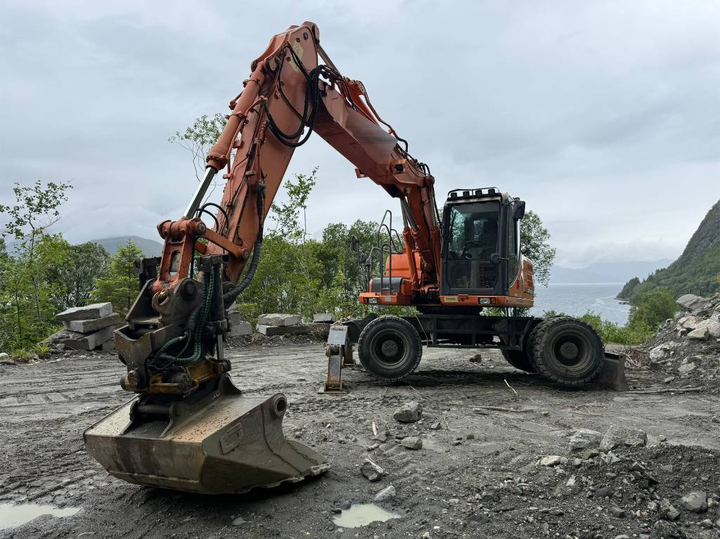 Doosan 140 W - Колёсный экскаватор: фото 1 Doosan 140 W - Колёсный экскаватор: фото 1