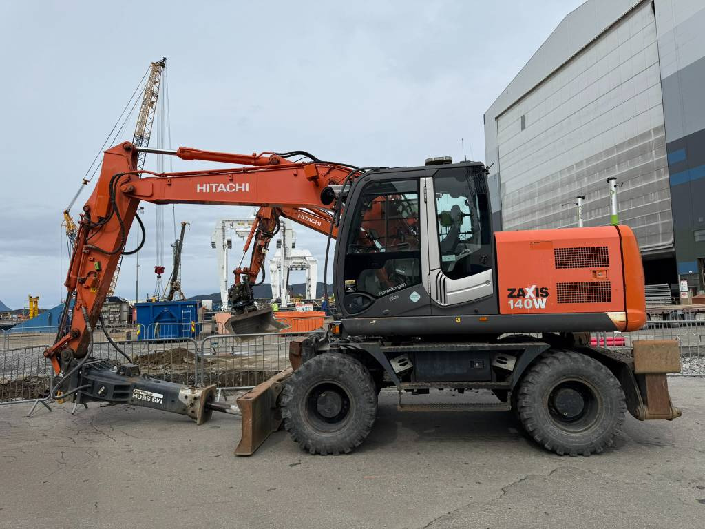 Hitachi ZX 140 W-3 - Колёсный экскаватор: фото 4 Hitachi ZX 140 W-3 - Колёсный экскаватор: фото 4