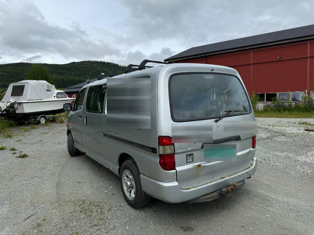Toyota Hiace 4x4 - Цельнометаллический фургон: фото 3 Toyota Hiace 4x4 - Цельнометаллический фургон: фото 3