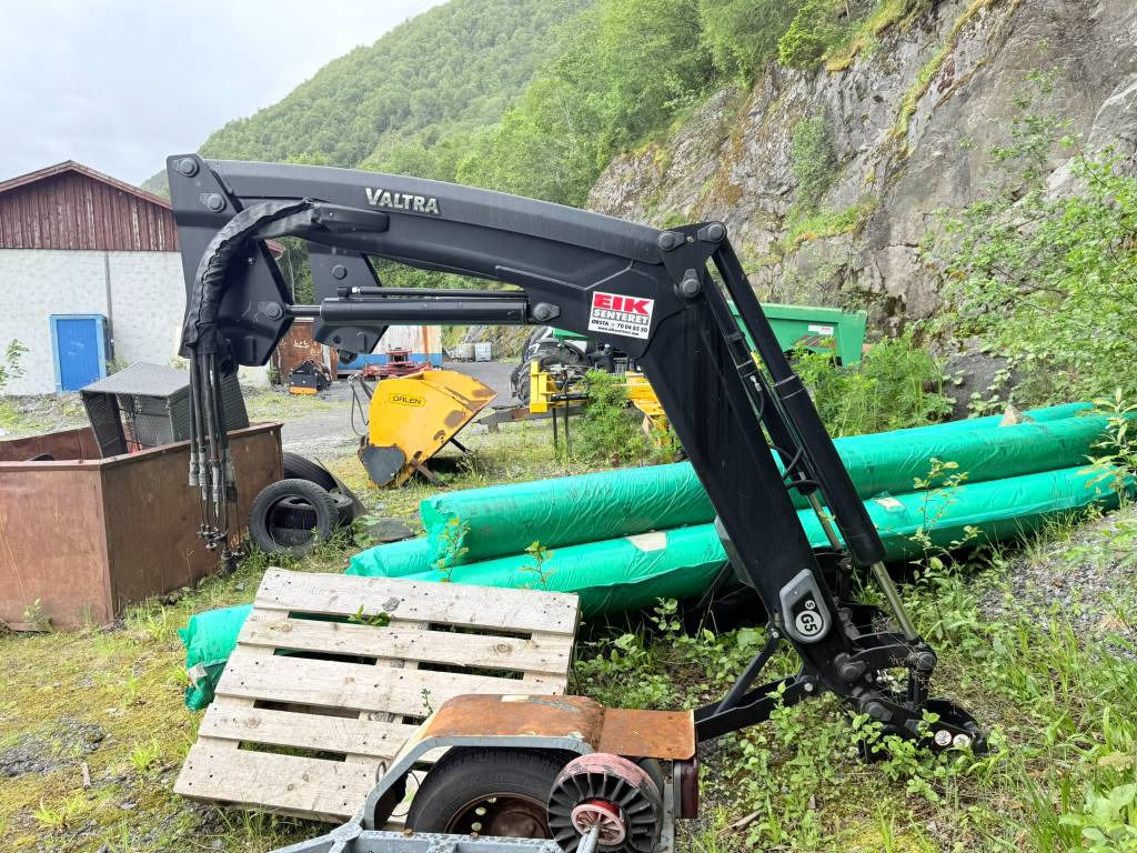 Valtra N 174 med frontlaster - Трактор: фото 2 Valtra N 174 med frontlaster - Трактор: фото 2