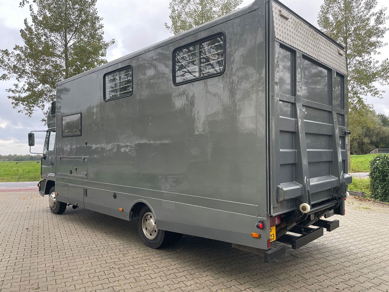 MAN L2000 paardenwagen voor 3 paarden met living - Грузовик для перевозки животных: фото 2 MAN L2000 paardenwagen voor 3 paarden met living - Грузовик для перевозки животных: фото 2